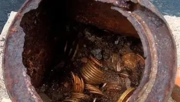 کشف گنج بزرگ سکه‌های طلا در یک قوطی + عکس