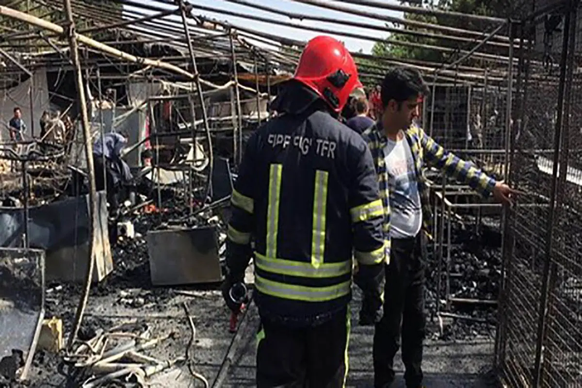 آتشسوزی وحشتناک در بازار نجف آباد به 30 غرفه آسیب رساند+فیلم
