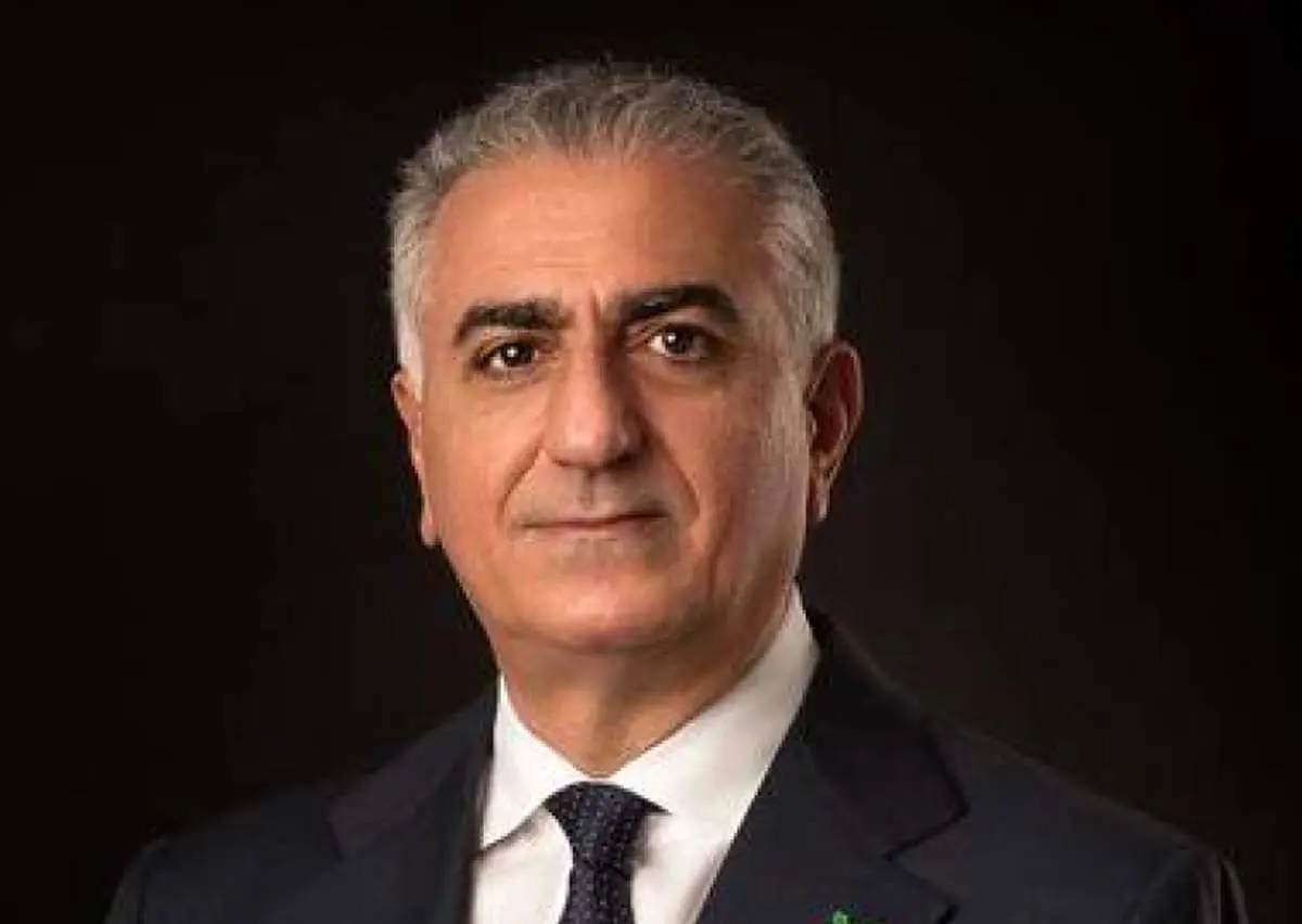 مجری شبکه مصری، رضا پهلوی را با خاک یکسان کرد+ فیلم

