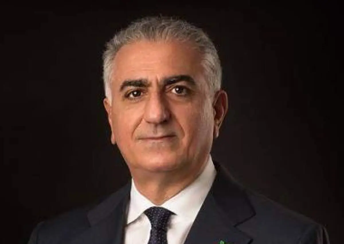 مجری شبکه مصری، رضا پهلوی را با خاک یکسان کرد+ فیلم

