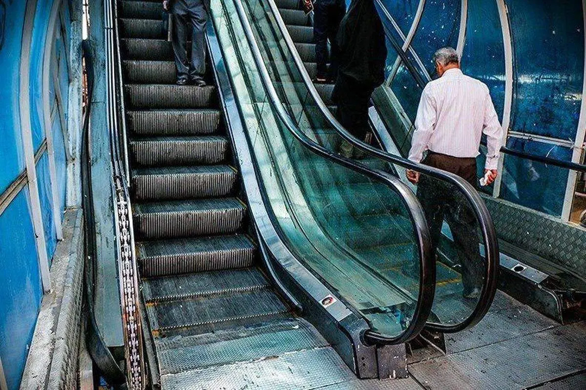 نقص فنی پله برقی حادثه ساز شد
