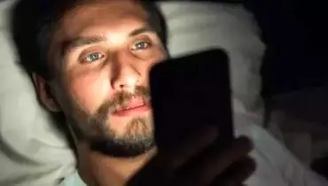 صفحه نمایش گوشی این آسیب به چشماتان میرساند