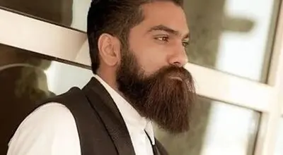 قاب صمیمی علی زندوکیلی و مادرش؛ لحظه‌ای از عشق و قدردانی یک هنرمند!