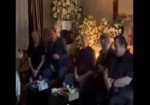 قاب قدیمی از اکبر عبدی و داریوش ارجمند در فیلم ماندگار «آدم برفی»