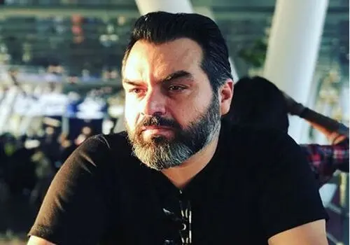 شهرام قائدی به همراه همسر و دخترش