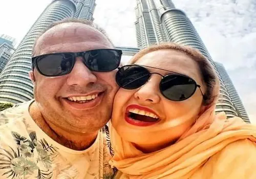 تهران گردی نرگس محمدی به همراه علی اوجی و خواهرش