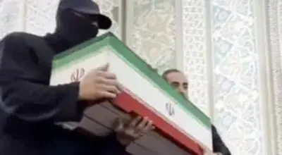 هویت فرد مرموز روز تشییع رهبر انقلاب مشخص شد+عکس و فیلم
