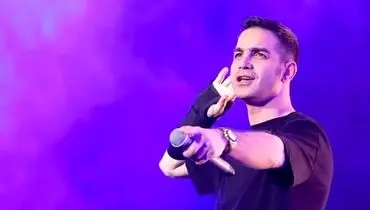 عطسه محسن یگانه وسط اجرای آهنگ در کنسرت!/ فقط خنده خودش! ویدیو 