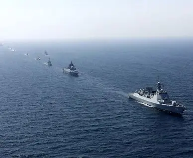 لحظه بازگشت ناوگروه نیروی دریایی سپاه پاسداران به آب‌های سرزمینی ایران+فیلم
