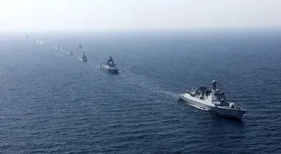 لحظه بازگشت ناوگروه نیروی دریایی سپاه پاسداران به آب‌های سرزمینی ایران+فیلم
