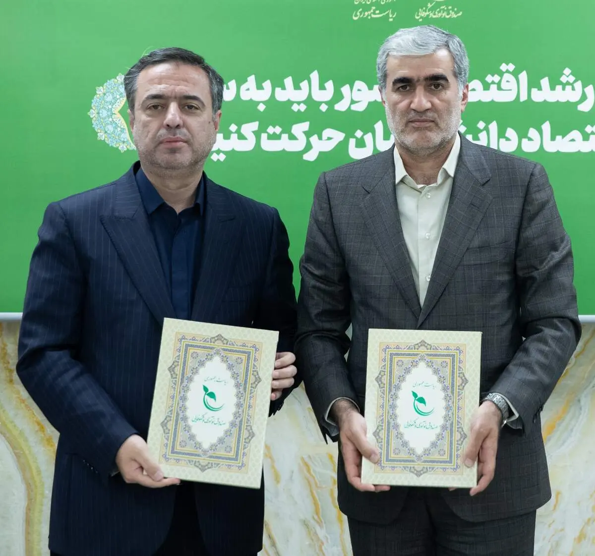 امضای تفاهم‌نامه تامین مالی نوین دانش‌بنیان بین بانک صادرات ایران و صندوق نوآوری و شکوفایی/ سازندگی نوین با تاکید بر اقتصاد دیجیتال دانش‌بنیان؛ نقش محوری نظام بانکی در تثبیت اقتصاد پساجنگ