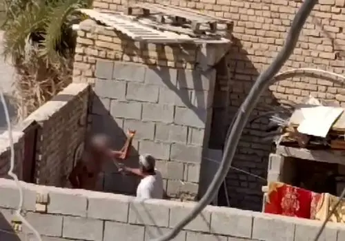  لحظه بازسازی صحنه کتک زدن پدر آبادانی توسط پسرش + فیلم