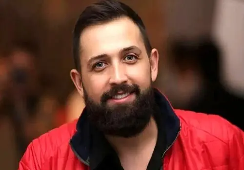 بازیگر معروف قمه به دست شد! + فیلم