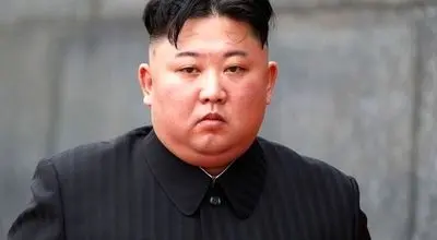 شلوار عجیب رهبر کره‌شمالی در یک مراسم رسمی+عکس