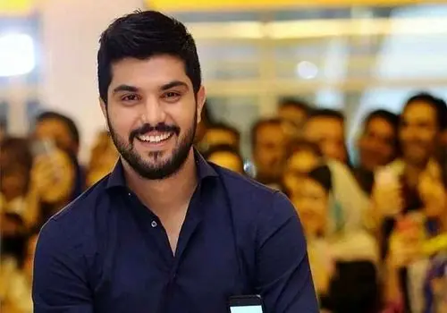 تولد سینا مهراد با یک جمله احساسی و ایرال شد؛ خیلی حال میده بزرگ شدن/ویدیو 