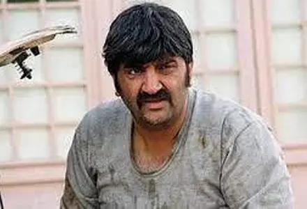 علیرضا استادی: ما به‌عنوان هنرمند از مردم عقب می‌مانیم + فیلم
