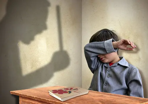 خاطره عجیب مریم کاویانی از انگشت زدن کیانوش عیاری در چای
