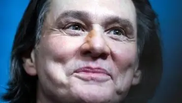 تغییر ظاهر جنجالی جیم کری در مراسم سزار | کمدین افسانه‌ای سرطان دارد؟