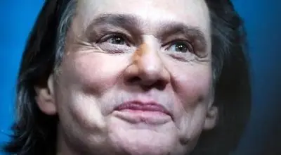 تغییر ظاهر جنجالی جیم کری در مراسم سزار | کمدین افسانه‌ای سرطان دارد؟