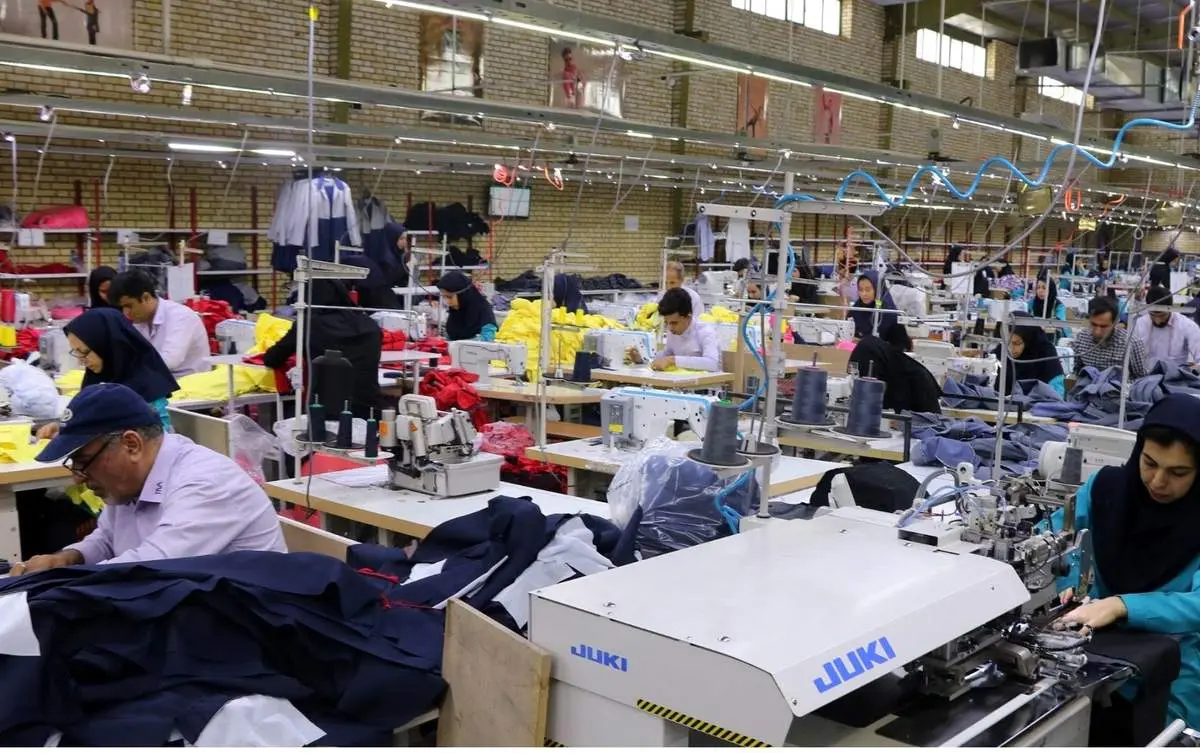 صنعت نساجی در خطر است/  لباس استوک با یک دلار می‌آید