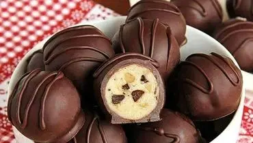 طرز تهیه شکلات خانگی مغزدار مخصوص پذیرایی عید+ فیلم