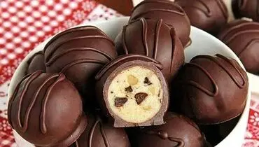 طرز تهیه شکلات خانگی مغزدار مخصوص پذیرایی عید+ فیلم