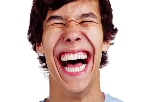 فواید باورنکردنی خنده درمانی برای سلامت قلب
