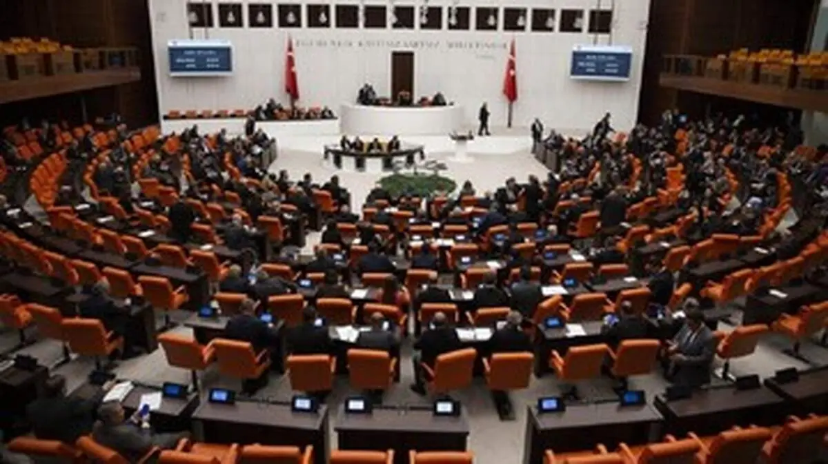 کتک کاری نمایندگان در مجلس بر سر بودجه+ فیلم
