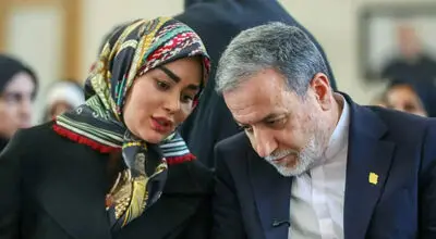 عکس خبرساز از خاکسپاری بدرالسادات عراقچی با اشک‌های همسر وزیر