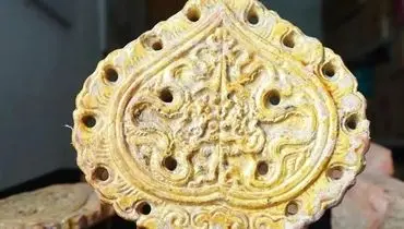 کشف برگ‌های سفالی باستانی  با روکش طلا + عکس