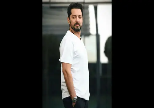 ۴۷ سالگی و این استایل؟ / بهرام رادان ثابت کرد سن فقط یک عدد است!