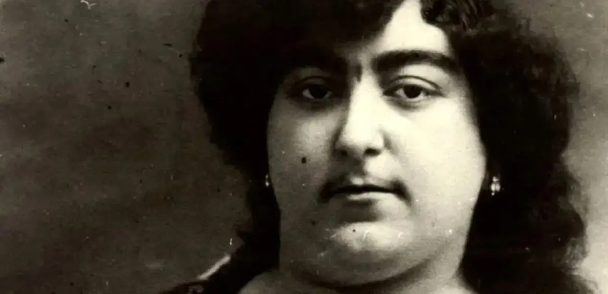 دوچرخه‌سواری دختر سرکش ناصرالدین‌شاه/عکس