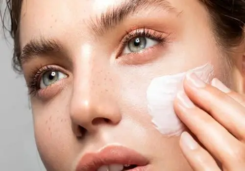 کمبود چه ویتامی‌هایی پوست شما را کدر می‌کنند؟
