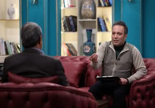 سخنان کم‌‌سابقه در مناظره زنده صدا و سیما؛ یک سریال برای تاریخ ایران نساختید!