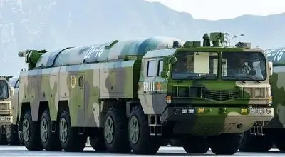 موشک‌های بالستیک دانگ فنگ ۱۷ قاتل ناوهای آمریکا به ایران منتقل شد + تصاویر