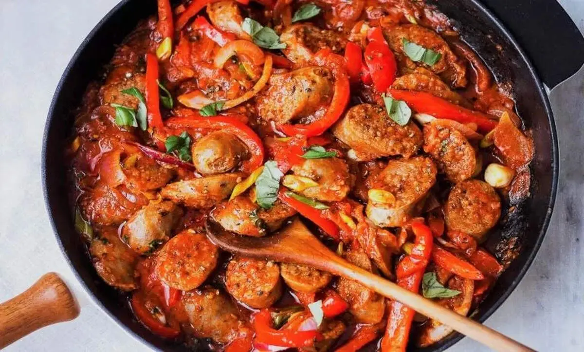 طرز تهیه ساندویچ سوسیس بندری؛ طعمی ماندگار با دستور تهیه ساده

