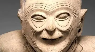 تصاویر جذاب پیرمرد 2 هزارساله‌ای در حال نشستن + عکس