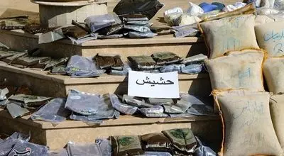کشف ۱۲ کیلوگرم حشیش در اتوبان آزادگان؛ قاچاقچی حرفه‌ای دستگیر شد
