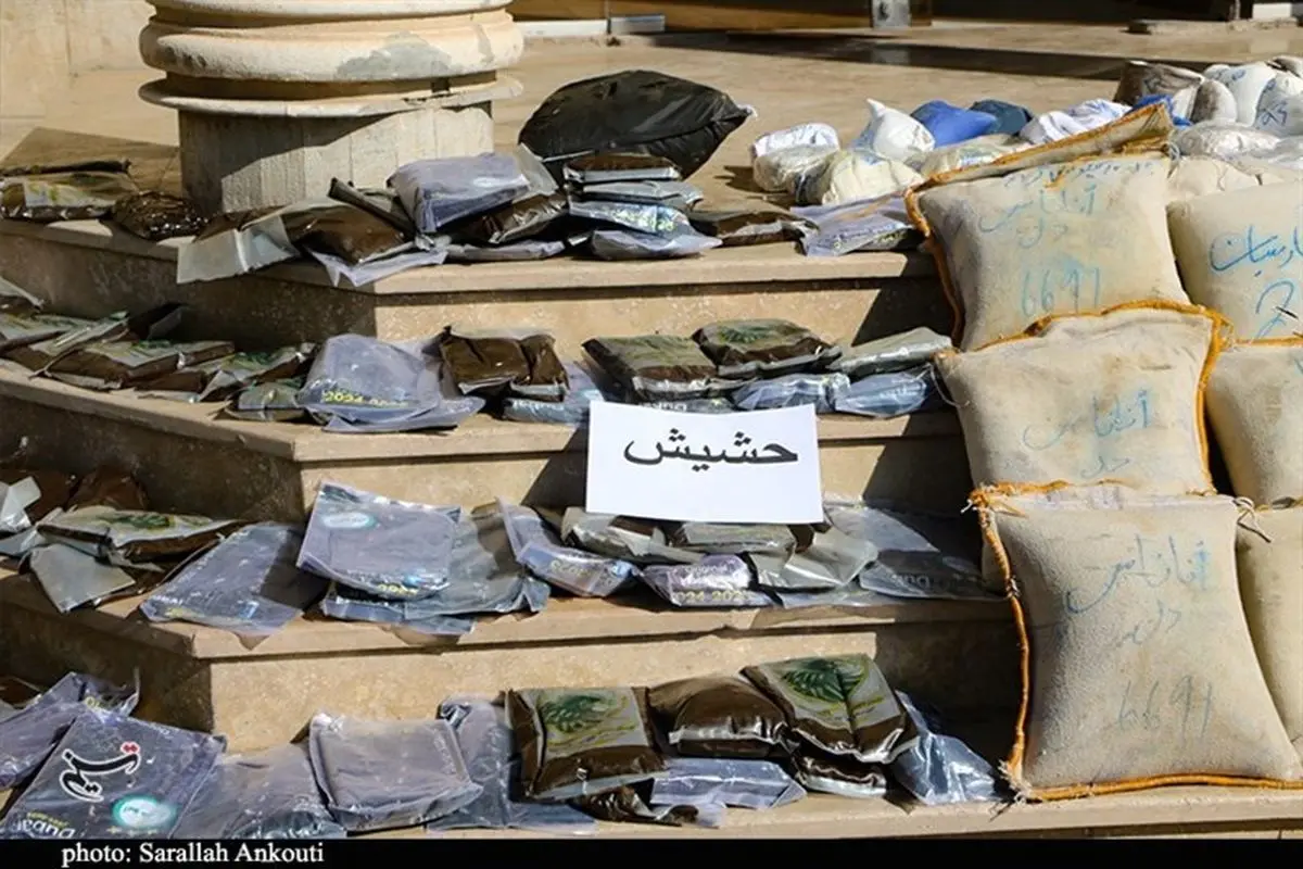کشف ۱۲ کیلوگرم حشیش در اتوبان آزادگان؛ قاچاقچی حرفه‌ای دستگیر شد