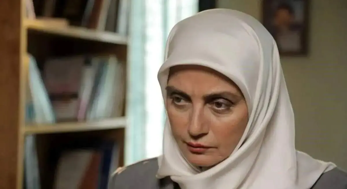 بازتعریف زیبایی در ۶۰ سالگی: استایل بی‌نظیر رویا جاویدنیا، الگوی مد و جسارت!