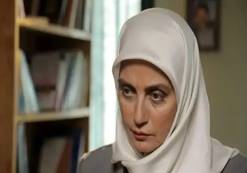 بازتعریف زیبایی در ۶۰ سالگی: استایل بی‌نظیر رویا جاویدنیا، الگوی مد و جسارت!