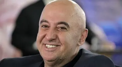اهدای یک قطعه طلای منقش به نام علی (ع) به متولدین روز عید غدیر
