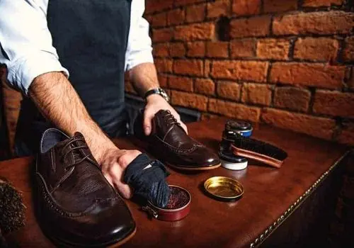 کفش های چرمی را چطور واکس بزنیم؟
