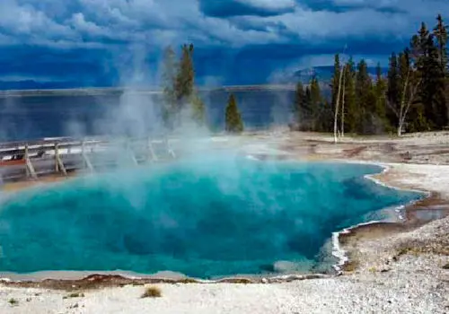 معرفی ۶ چشمه آب گرم ایران که خواص درمانی  + عکس
