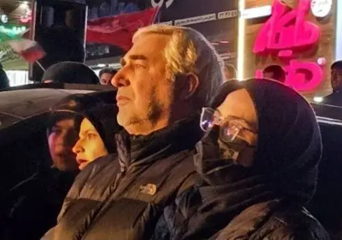 عکس: ابراهیم حاتمی کیا در راهپیمایی خودجوش مردم