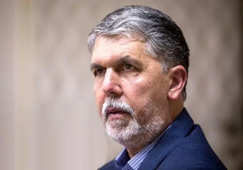 «حمید هیراد» در 32 سالگی و به همراه مادرش؛ سال 1402