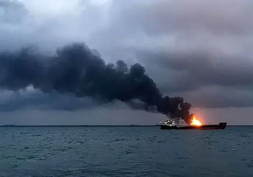 یک کشتی آمریکایی توسط نیروهای مسلح یمن مورد هدف قرار گرفت