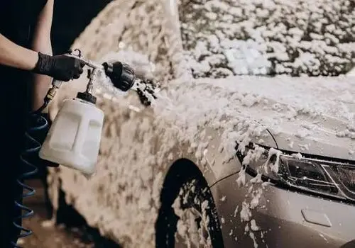 سوژه عجیب در برج‌های لوکس تهران؛ کارواش داخل برج!