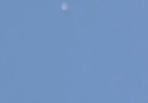 حمل بخشی از بدنه جنگنده اسرائیل با نیسان آبی + فیلم

