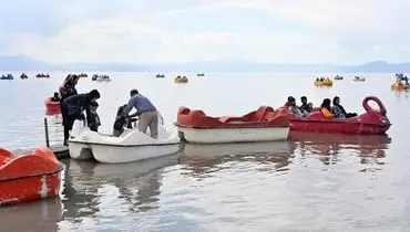 قایق سواری در دریاچه ارومیه+ تصاویر
